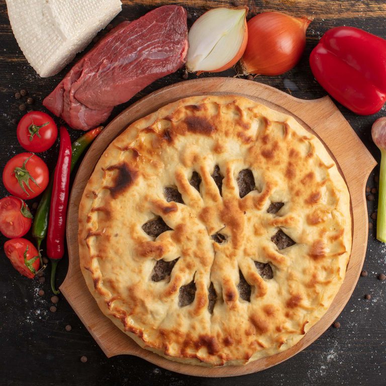 Пирог с мясом, помидором и болгарским перцем